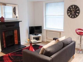 Berwick Street by Q Apartments - Living Room