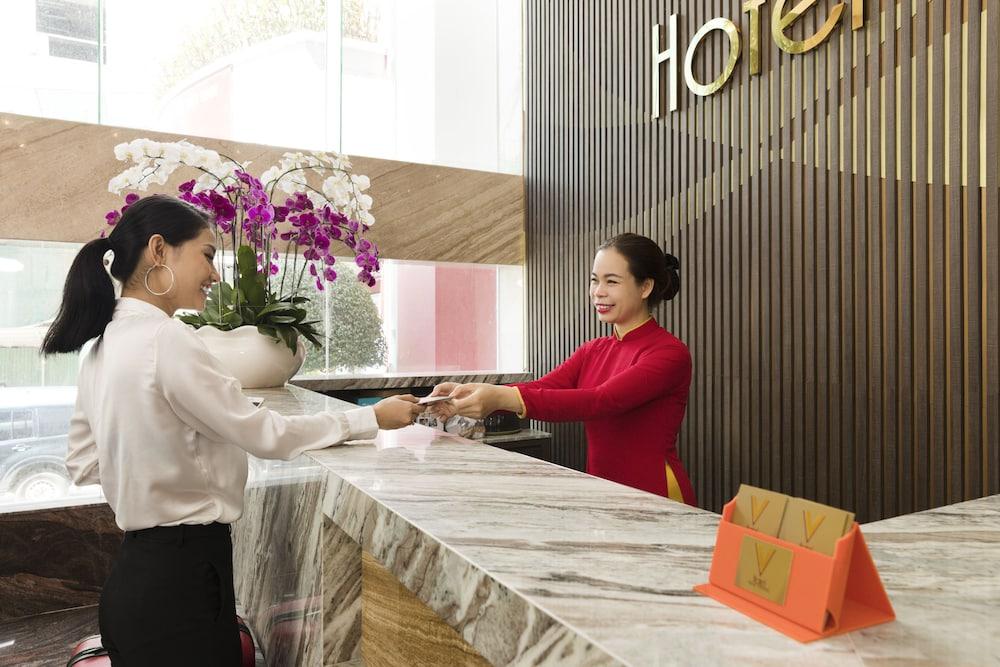V Hotel Nha Trang - Reception