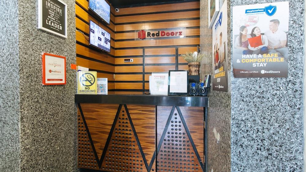 RedDoorz near Quiapo Church Manila - Reception