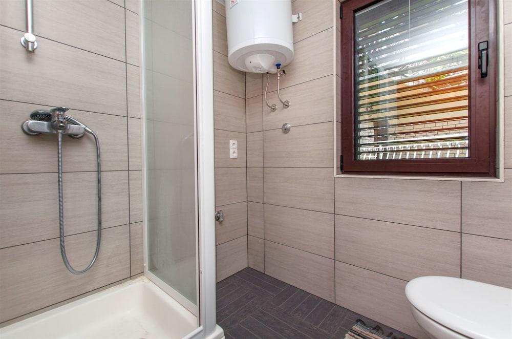 Apartments Vedran - Bathroom
