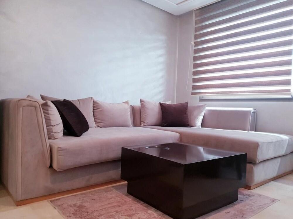 Sabor Luxury Family Apart - Living Room