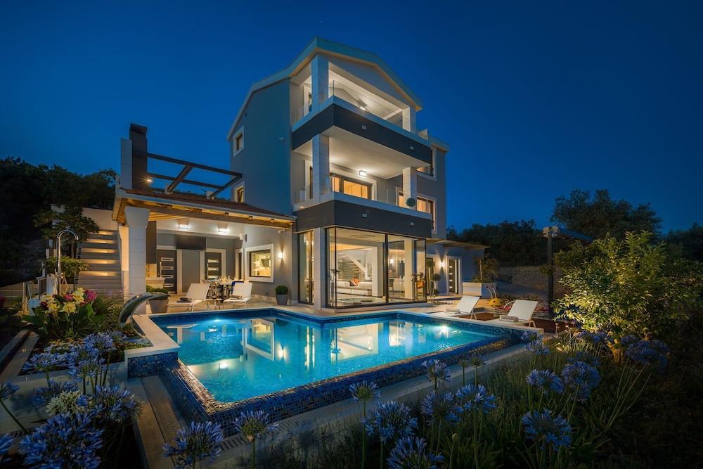 Beachfront Villa Azzurro With Pool - Featured Image
