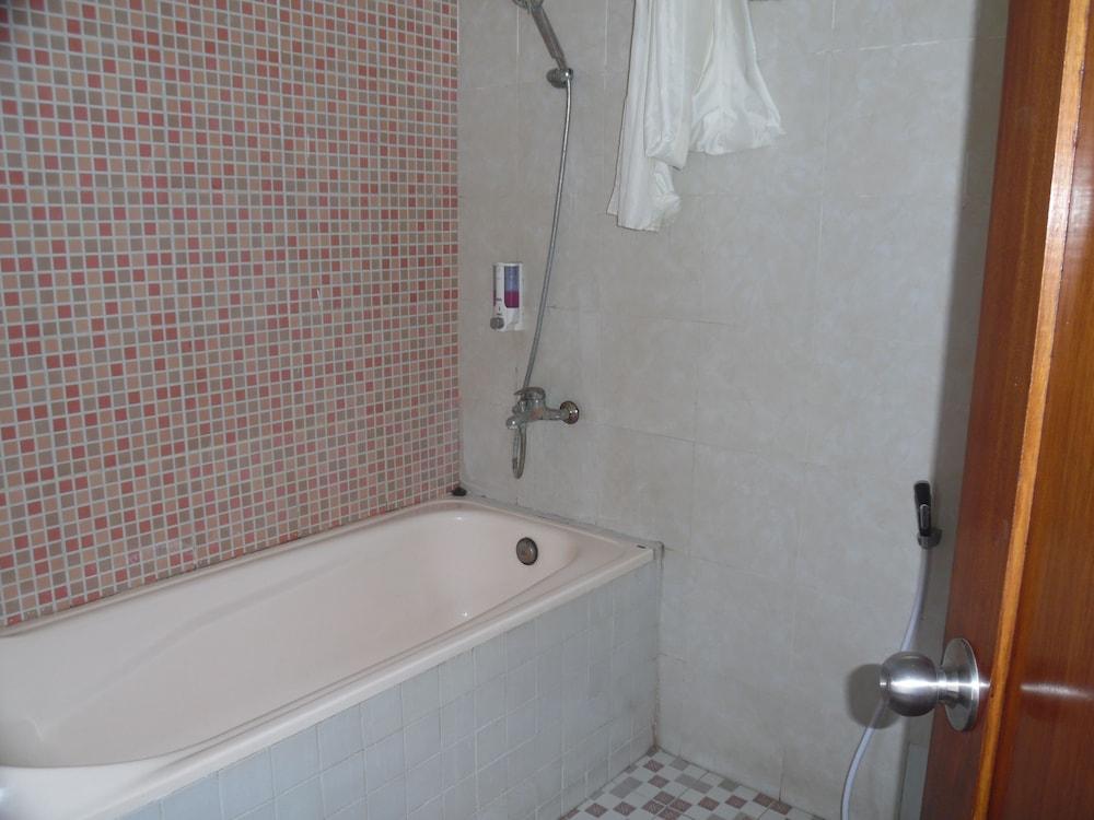 Melati Resort & Hotel - Bathroom