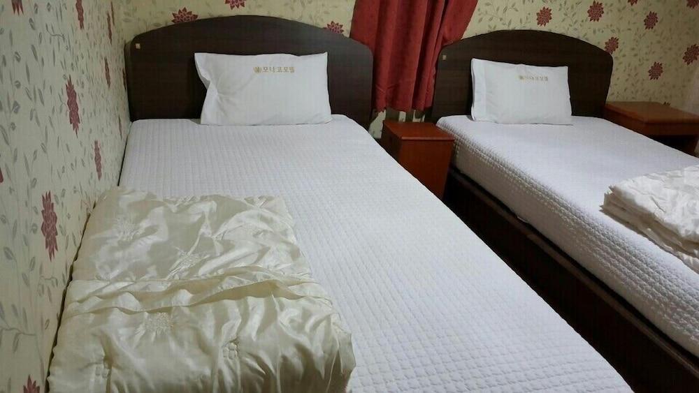Monaco Motel - Room