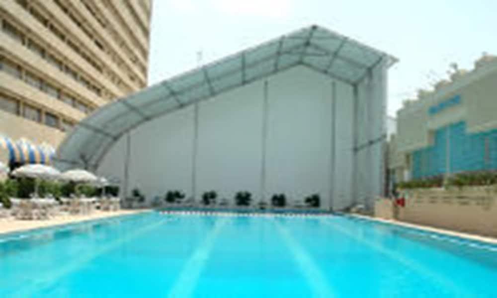 Marriott Karachi Hotel - Outdoor Pool