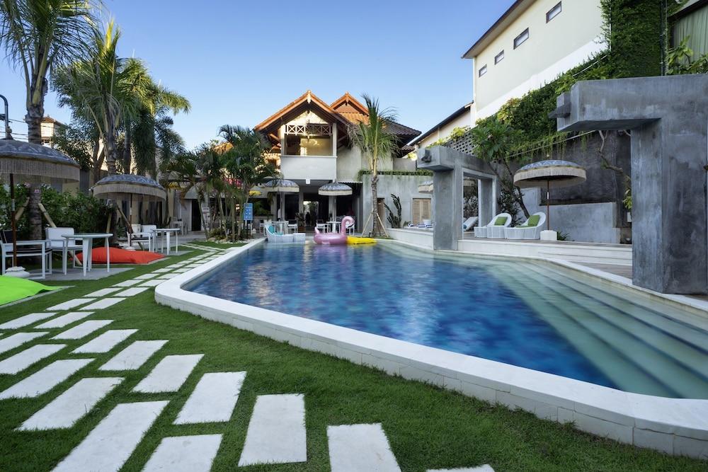 18 Suite Villa Loft by AMITHYA - Outdoor Pool