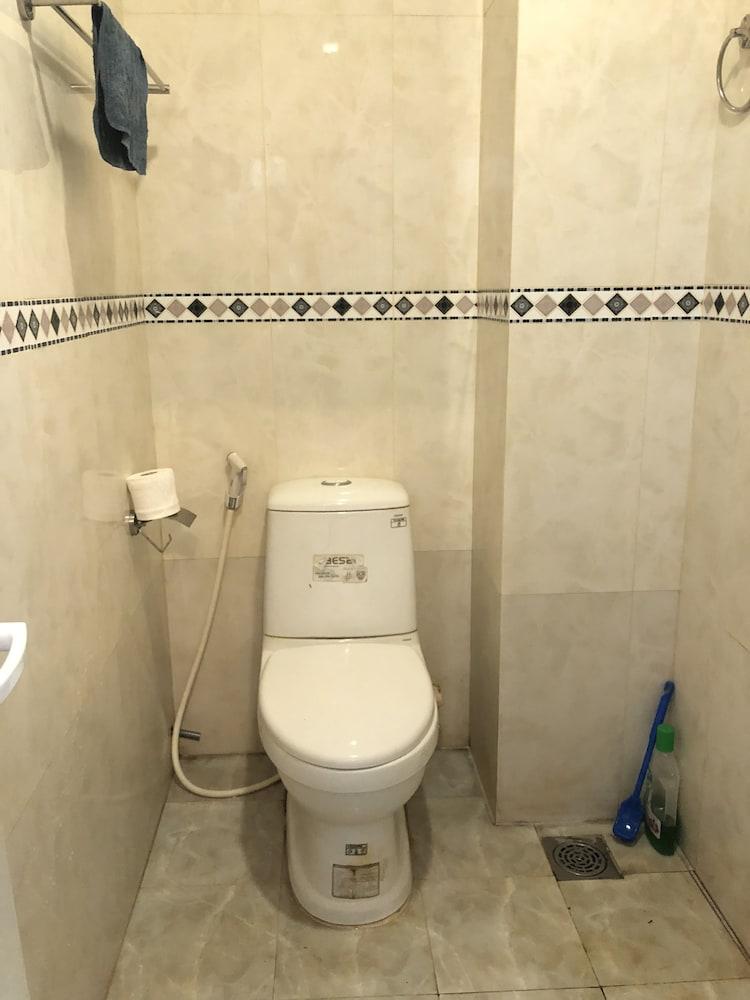 Thai Minh Hostel - Bathroom