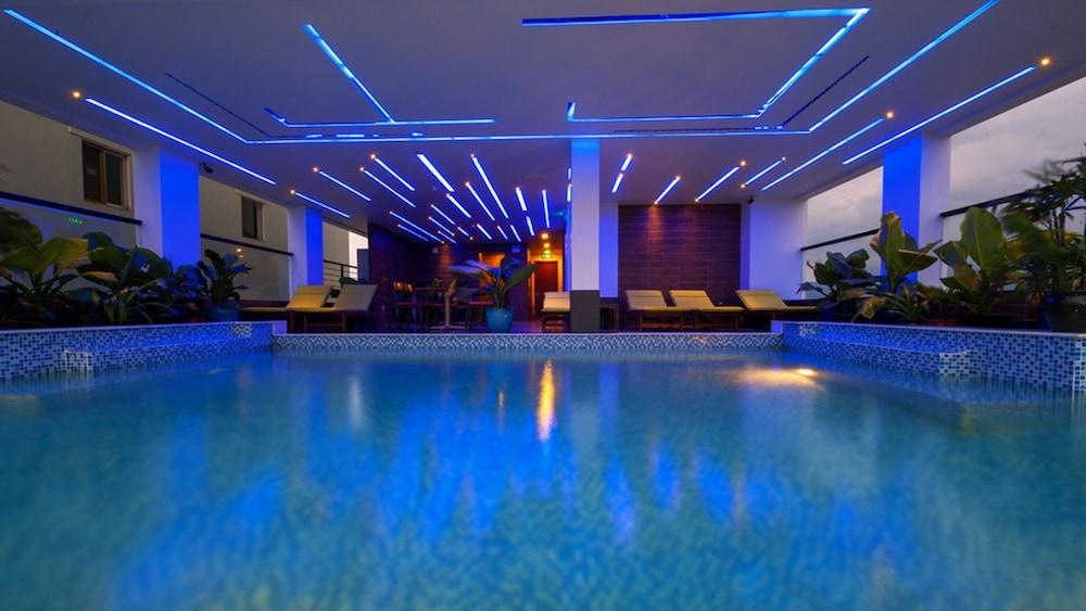 Daisy Hotel - Indoor Pool