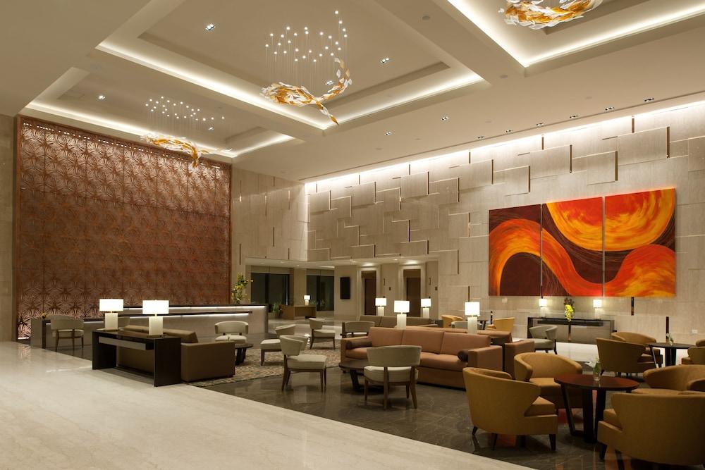 Feathers - A Radha Hotel - Lobby