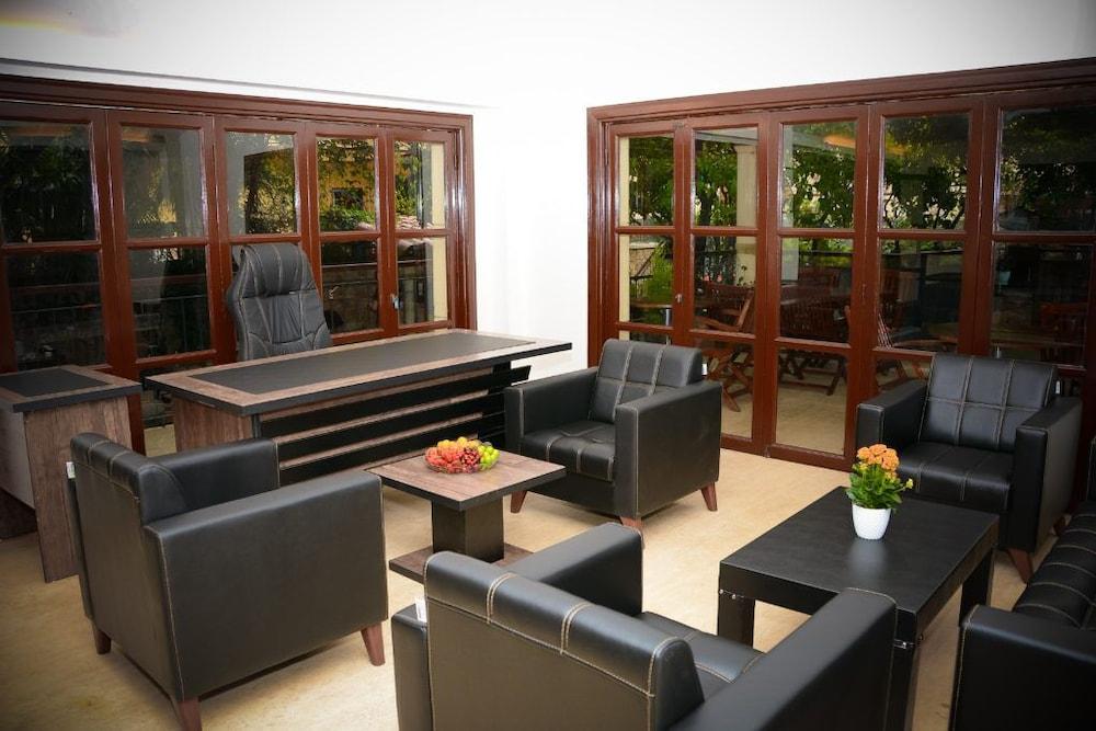 Villa Verde - Special Class - Lobby Sitting Area