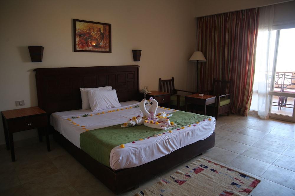 Laguna Beach Marsa Resort - Room