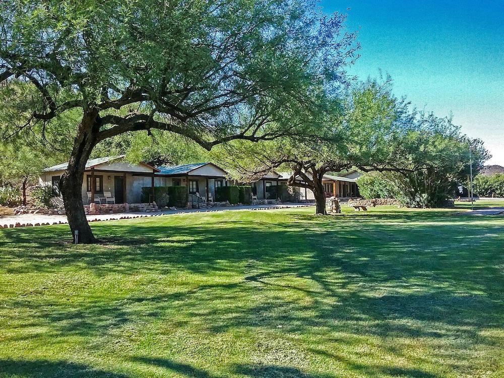 Saguaro Lake Guest Ranch - Property Grounds
