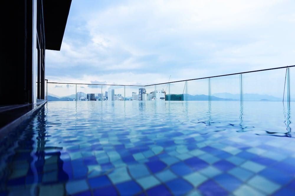 Miracle Luxury Hotel - Outdoor Pool