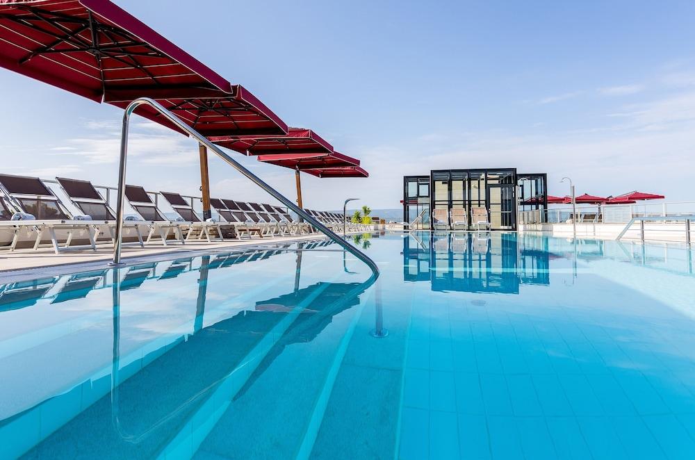Hotel Plaza Duce - Outdoor Pool