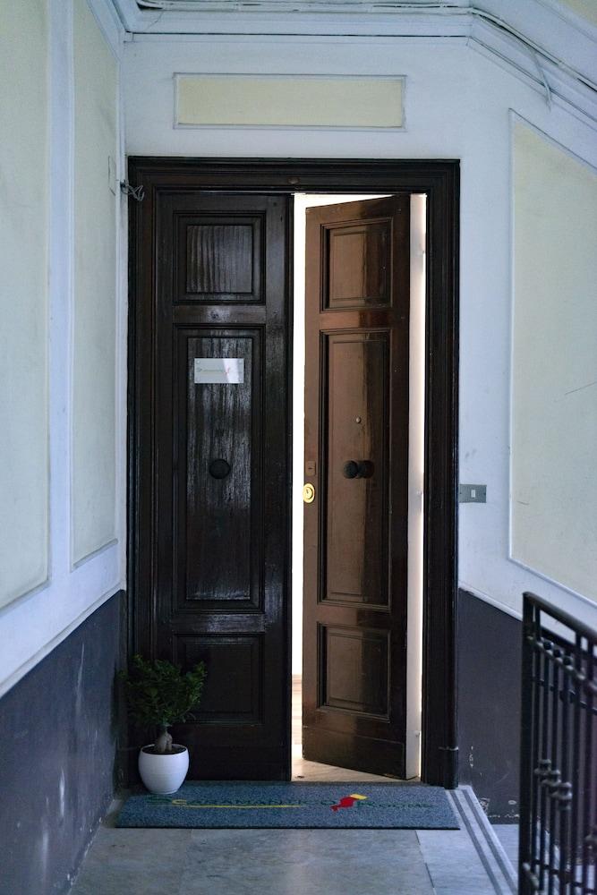 سكارامانتيكو رومز - Interior Entrance