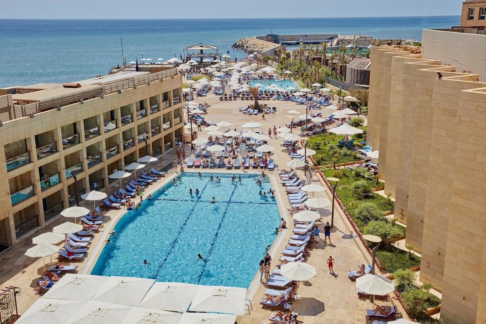 Coral Beach Hotel and Resort Beirut - Outdoor Pool