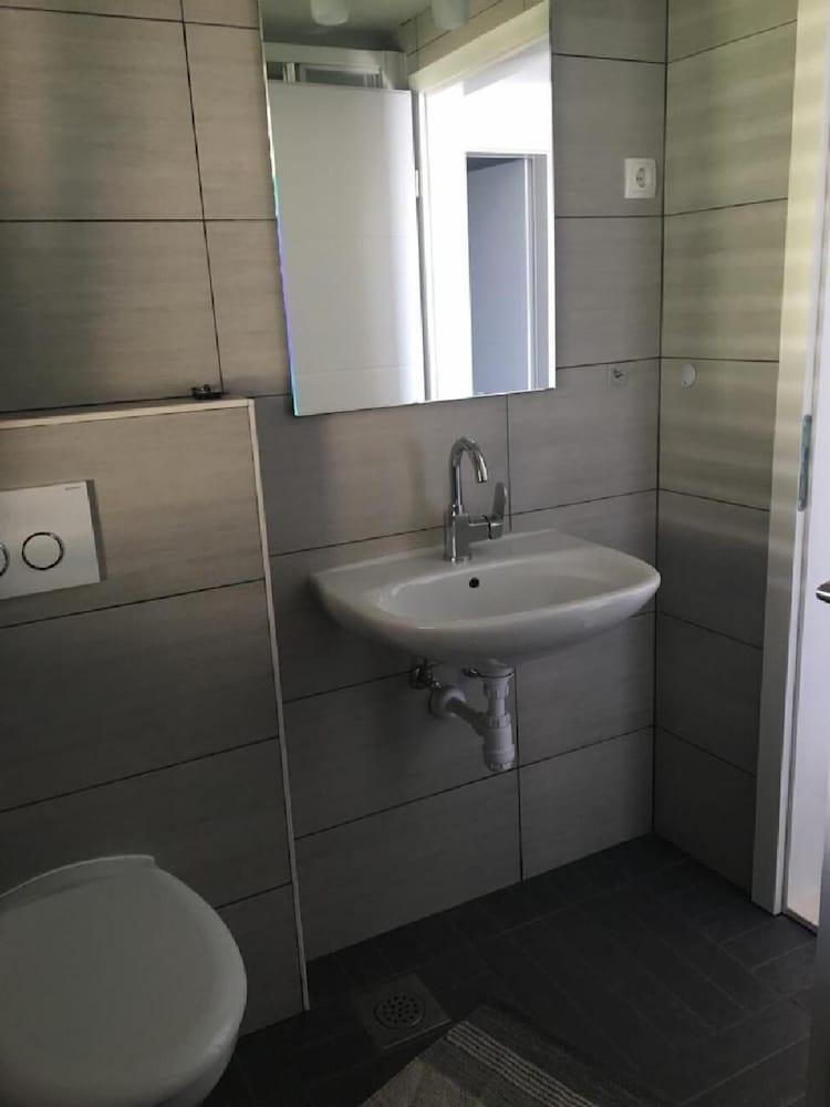 Apartments Vedran - Bathroom