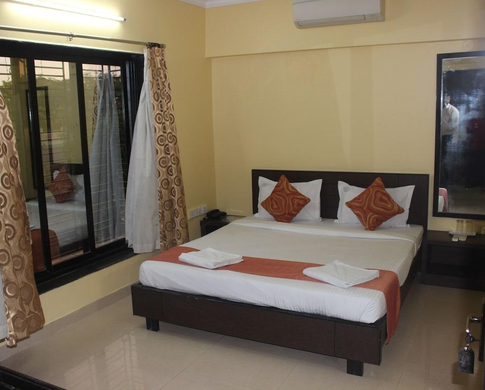 Hotel Arya Regency - Featured Image