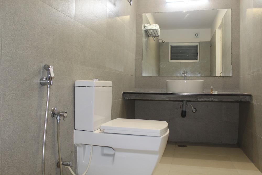 Rangga Hotels - Bathroom