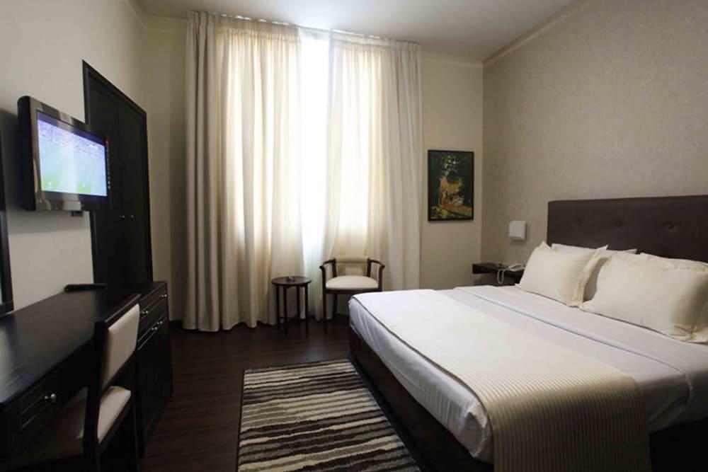 Al Jamila Suites - Room