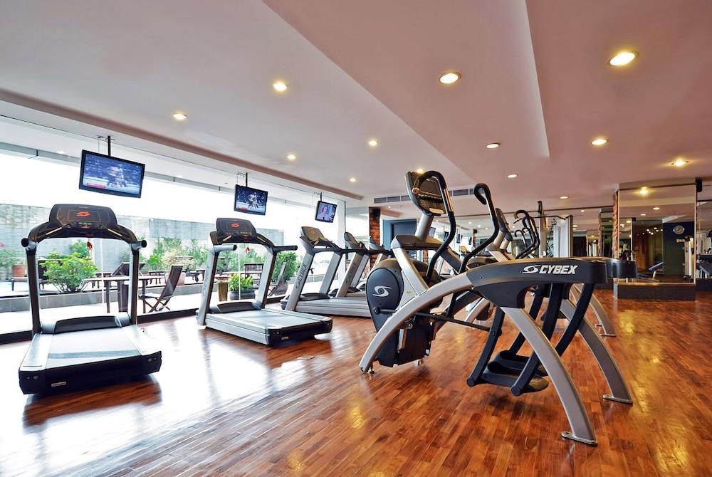 Gumaya Tower Hotel Semarang - Fitness Facility