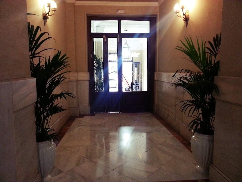 هوستال أفينيدا - Interior Entrance