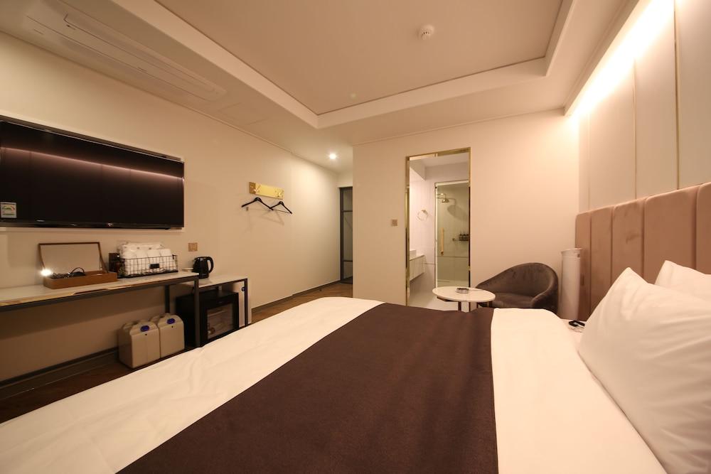 Den Basta Hotel - Room