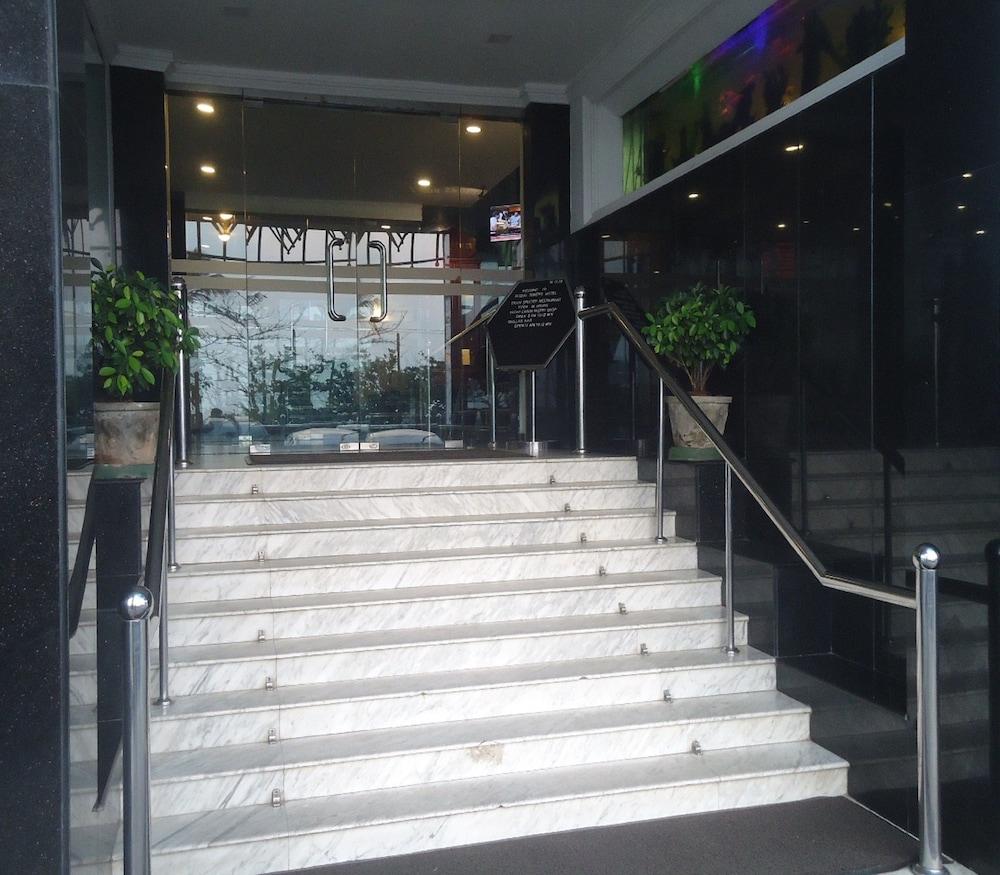 Global Towers Hotel & Apartments - Interior Entrance