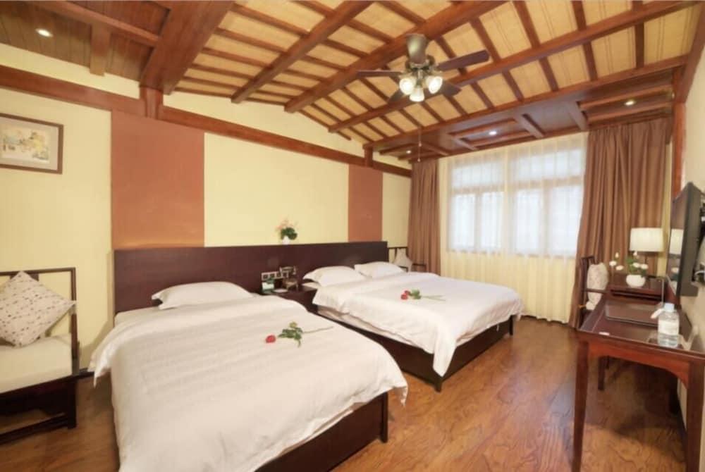 The Family Hotel In Yangshuo County - Room