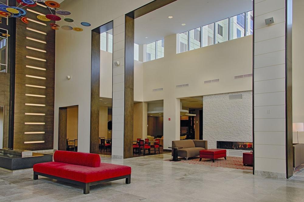 Embassy Suites Newark Airport - Lobby Sitting Area