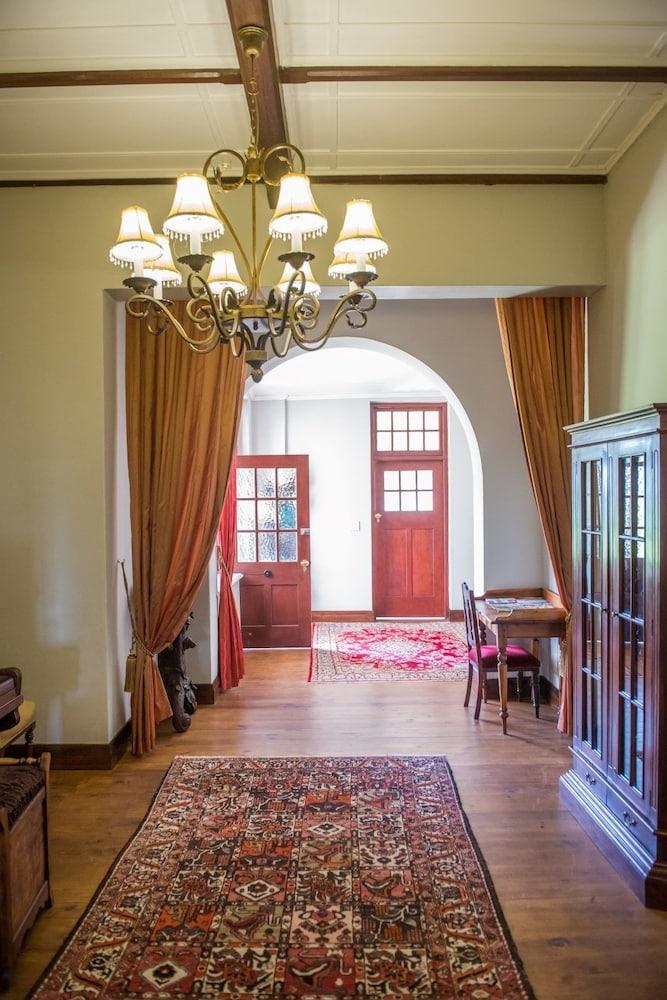 Excelsior Manor Guesthouse - Interior Entrance