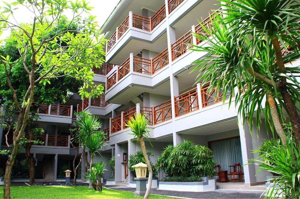 Dewi Sri Hotel - Property Grounds