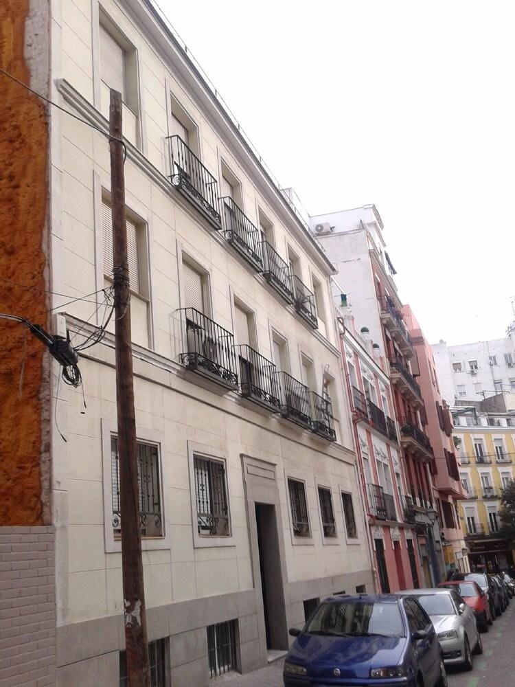 أفيرتا أبارتامينتو مدريد بياتسا أولافيدي - Front of Property