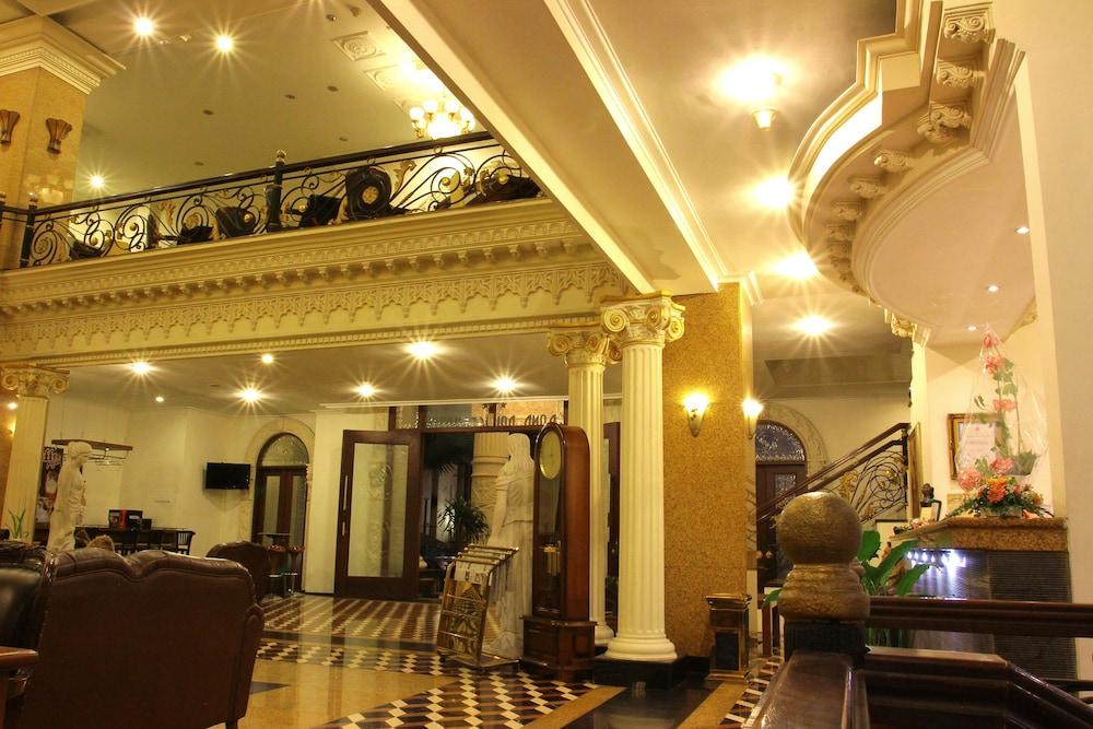 ذا جراند بالاس هوتل مالانج - Interior Entrance