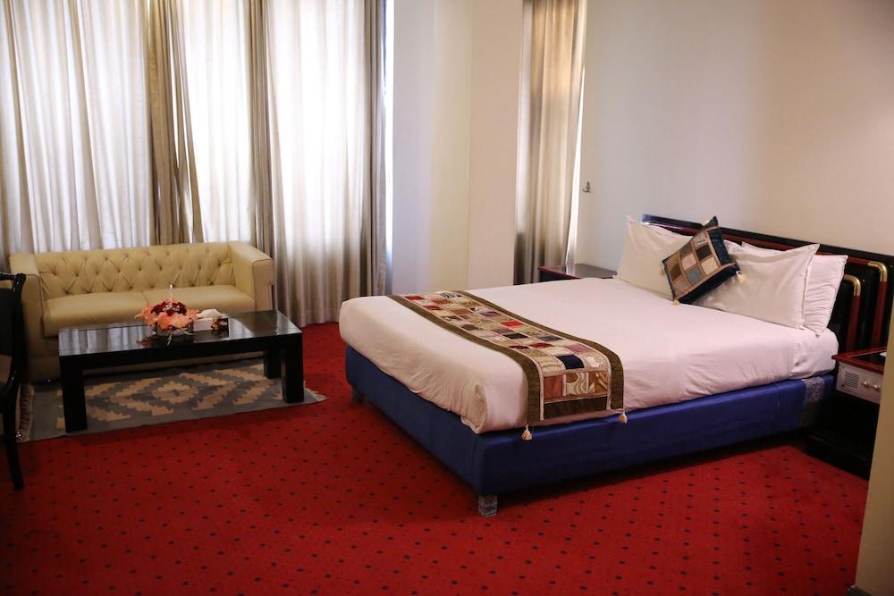 Hotel de Papae Intl - Room