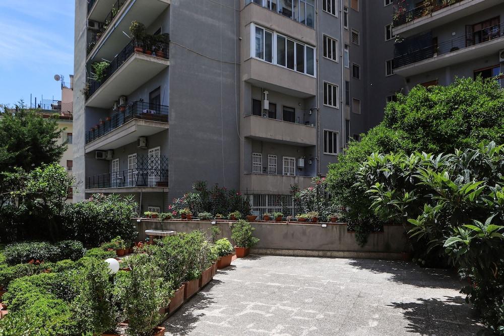 Appartamento con giardino a Mergellina - Featured Image