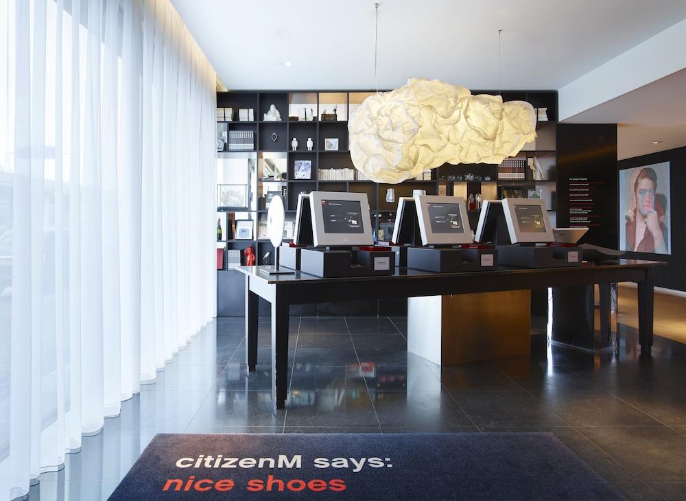 citizenM Schiphol Airport - Check-in/Check-out Kiosk