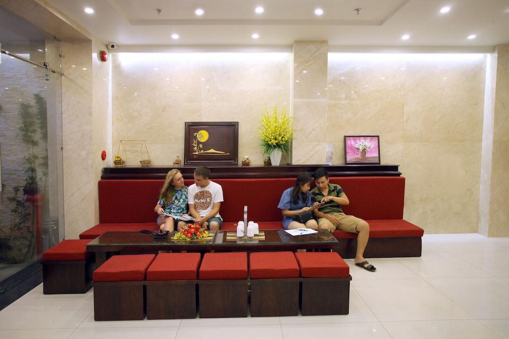 Azura Hotel - Lobby Sitting Area