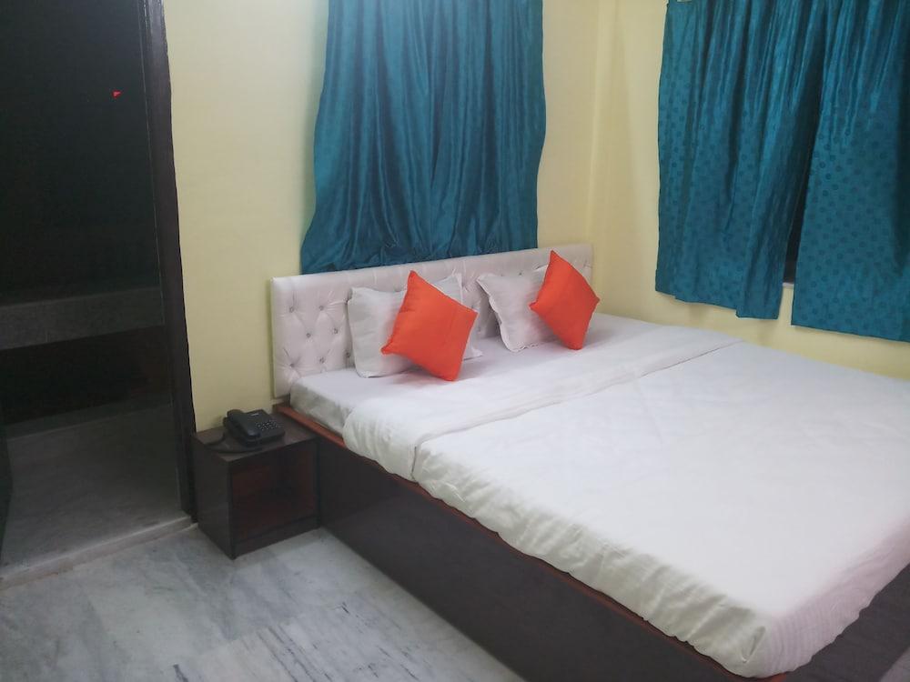 Om Shanti Guest House - Living Room