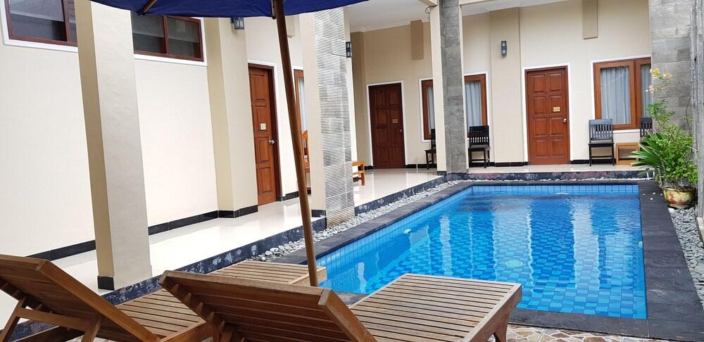 Ladiva Shore Hotel - Indoor/Outdoor Pool