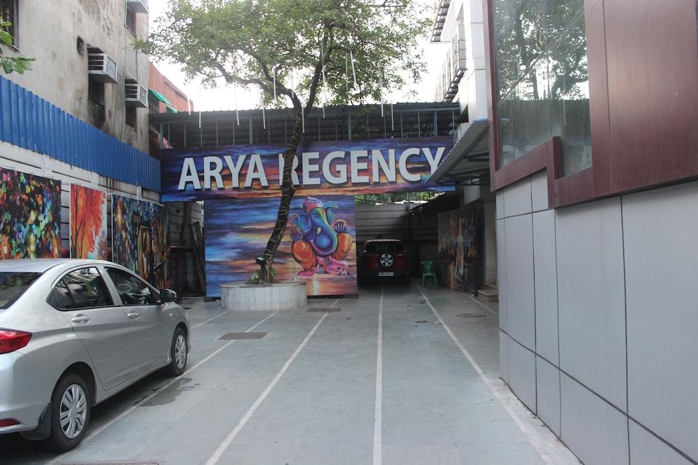 Hotel Arya Regency - Parking