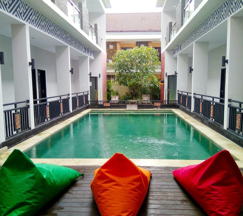 Mahayana Kuta Hotel - Featured Image