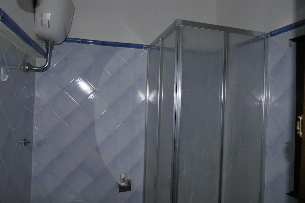 نابولي أنتيكاجليا بالاس - Bathroom Shower