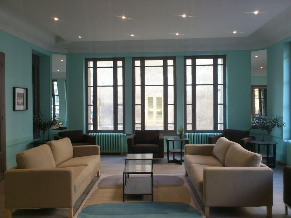 Vichy Residencia - Lobby Sitting Area