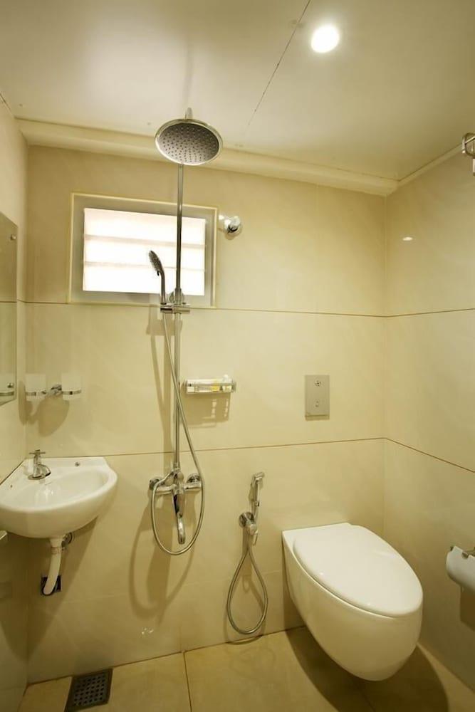 Beith Annexe - Bathroom Shower