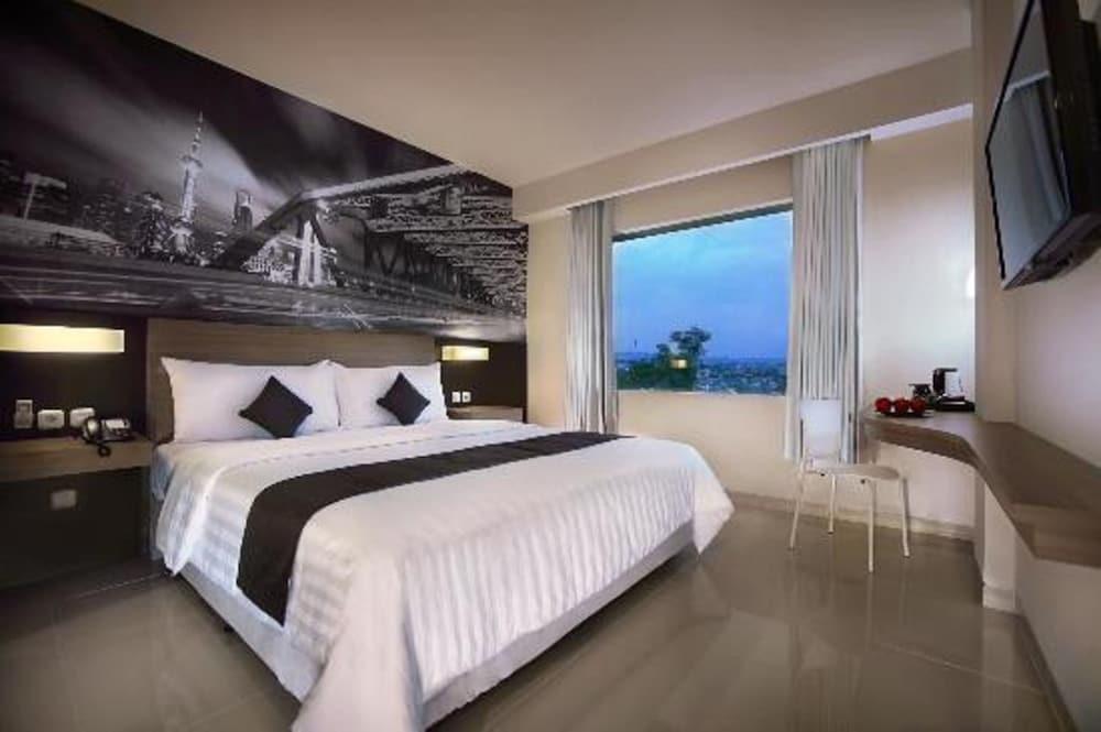 Hotel Neo Candi Simpang Lima - Semarang by ASTON - View from room
