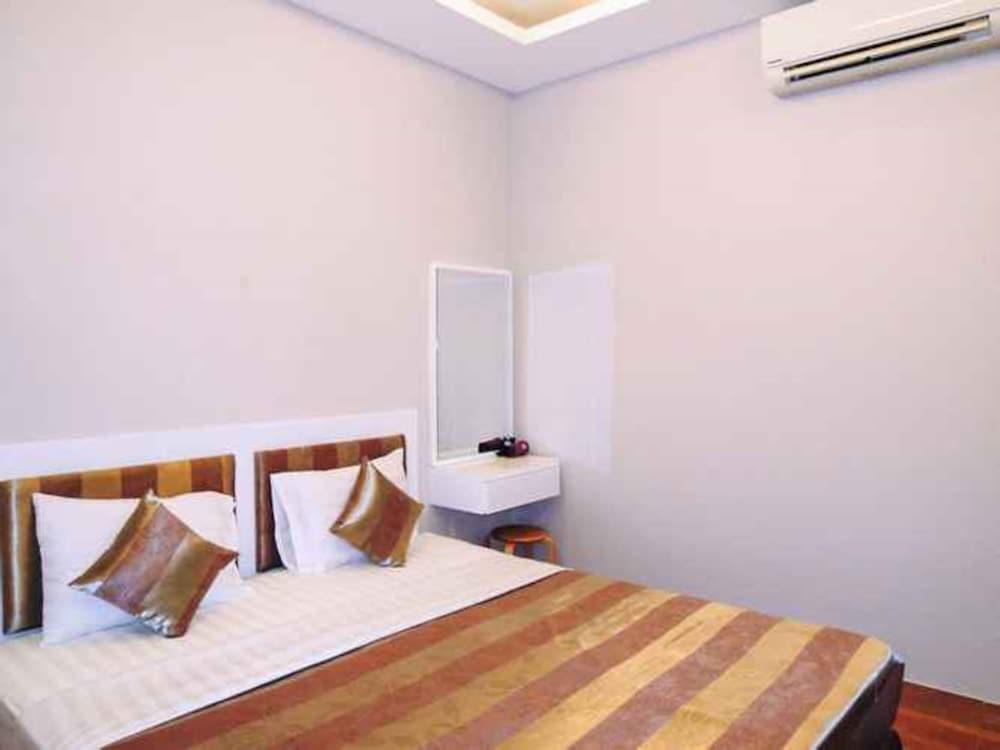 Van Nam Hotel - Room