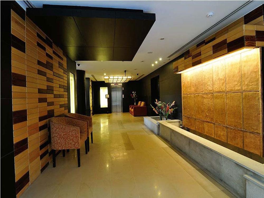 Hotel Margala - Lobby Sitting Area