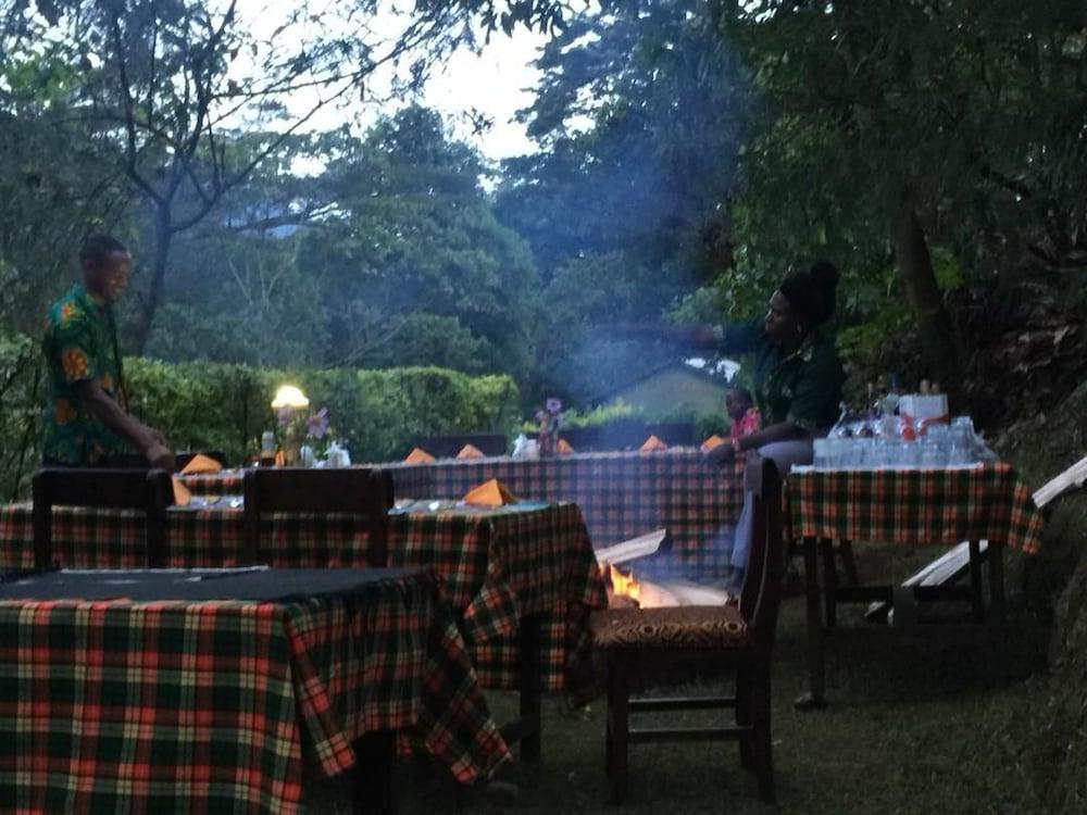 Bwindi View Lodge & Camp Site - Outdoor Dining