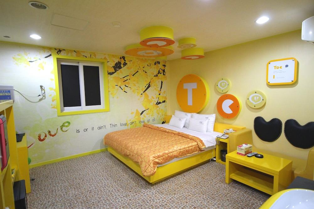 TOC Motel - Room